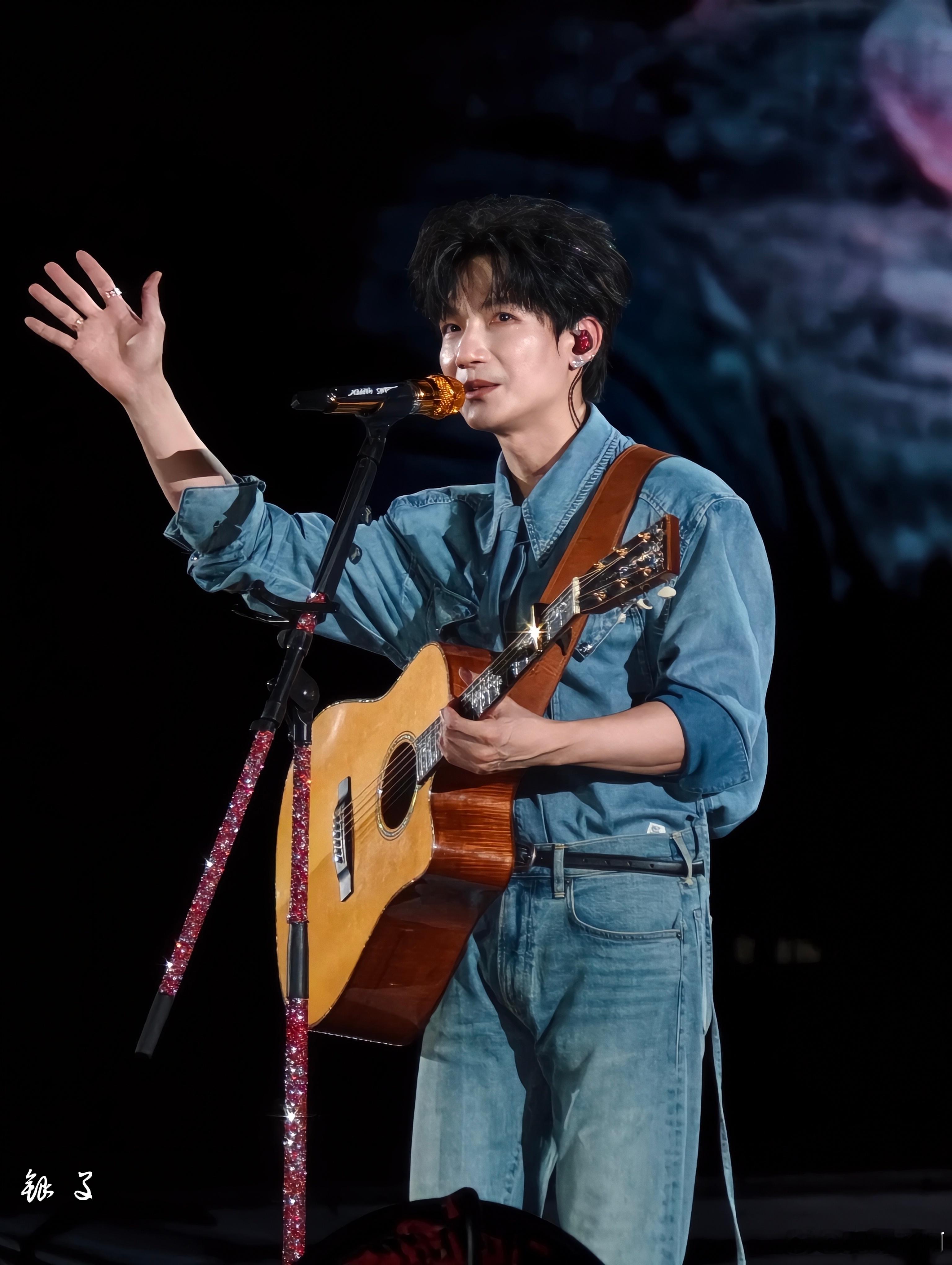 这组还没发，十八宫格是微博的上限不是我的陈楚生荒芜之境演唱会[音乐]向全世界安利