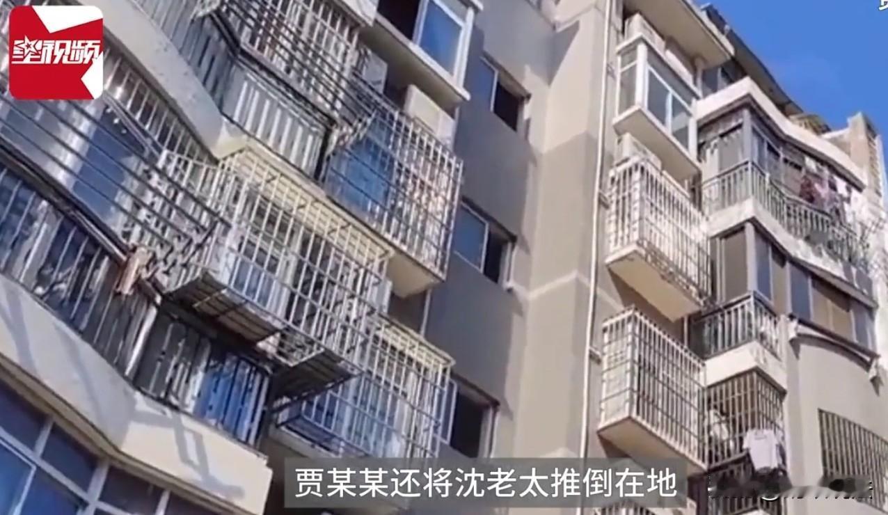 上海，老人位于浦东新区的私宅划入拆迁红线，按政策可取得拆迁安置房四套，考虑到自己