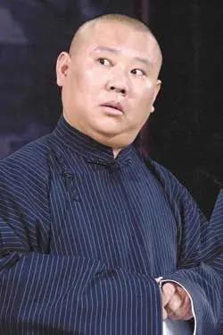 可是金钱和尊严，现在变成一个矛盾体了，因为在金钱至上的社会中，一切向前看的世界里