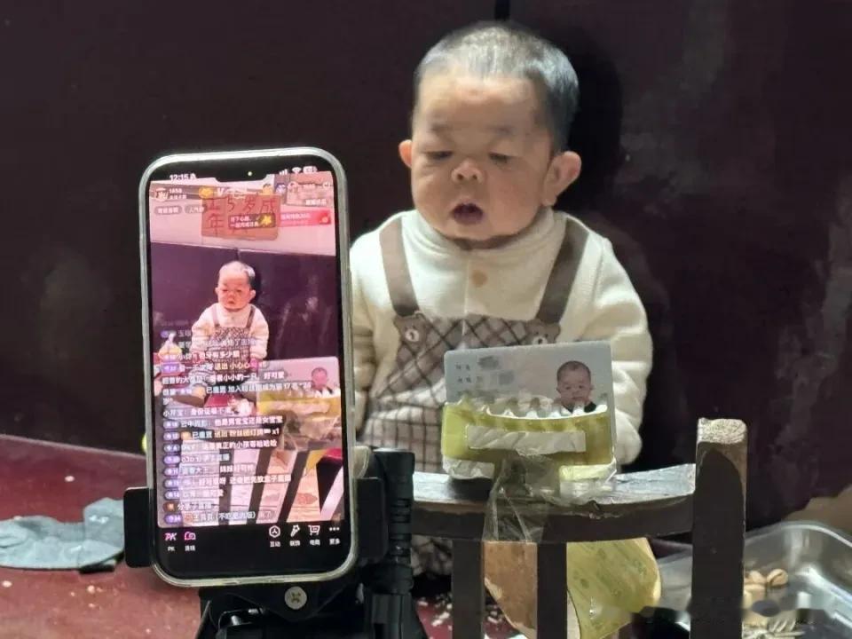 如果不是亲眼所见，你敢信吗？湖南益阳的王军满，今年已经25岁了，身高却永远定格在
