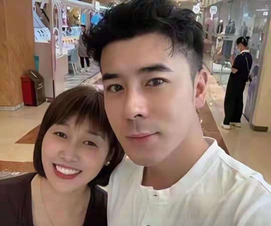 谁说软饭男没真心？30岁富婆倒追20岁打工仔，一场肺癌撕开爱情真相
 
别再拿年