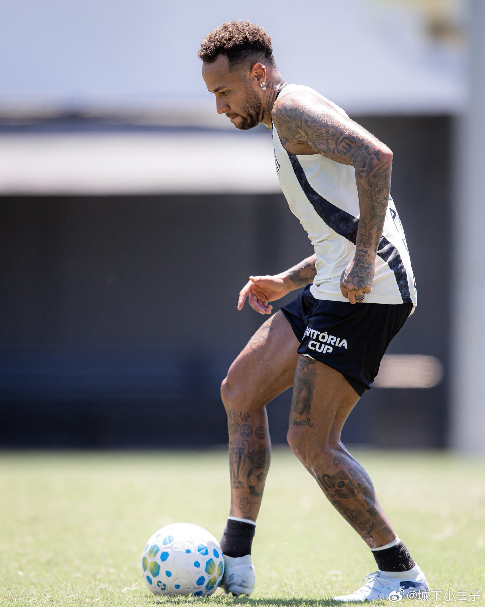 内马尔内马尔 看起来很睿智的角度优雅无语多言 