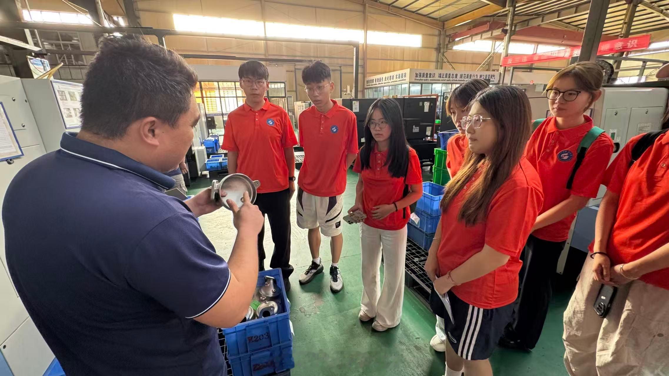 【智造铸嵙宇，精工报国情】                  青春三下乡大学生三