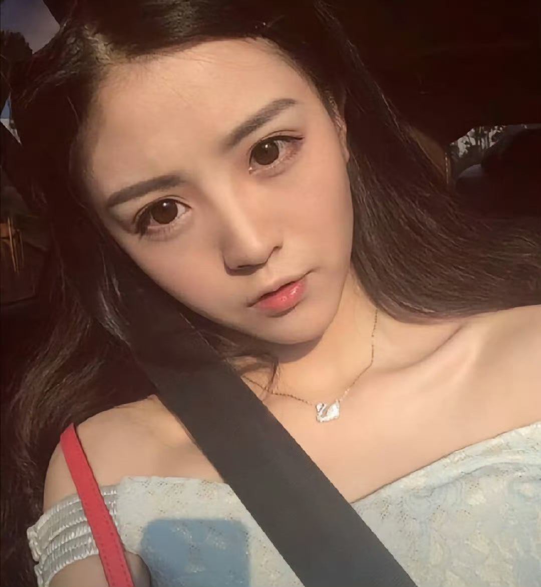 田曦薇素颜饭撒   看田曦薇的素颜饭撒，能感受到满满的诚意。素面朝天的样子清爽又