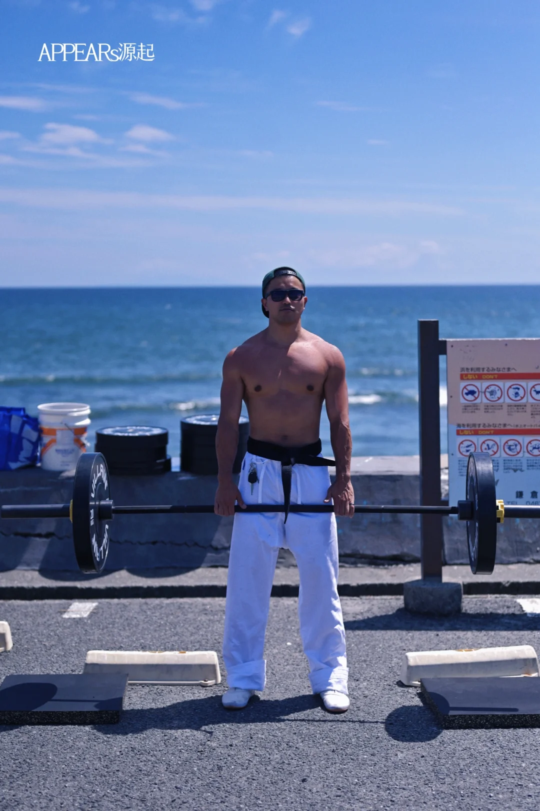 镰仓有个露天健身挑战的摆摊肌肉男！