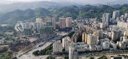 今天咱们聊一所很特别的大学——吉首大学。
为什么要聊它？因为很多考生和家长一听到