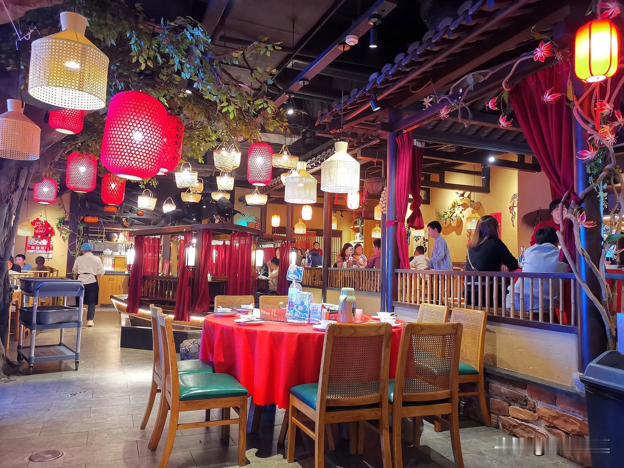 唉，老公没买苏州直接到溧阳的火车票，他买的是苏州到常州的。

我们这趟溧阳行，多