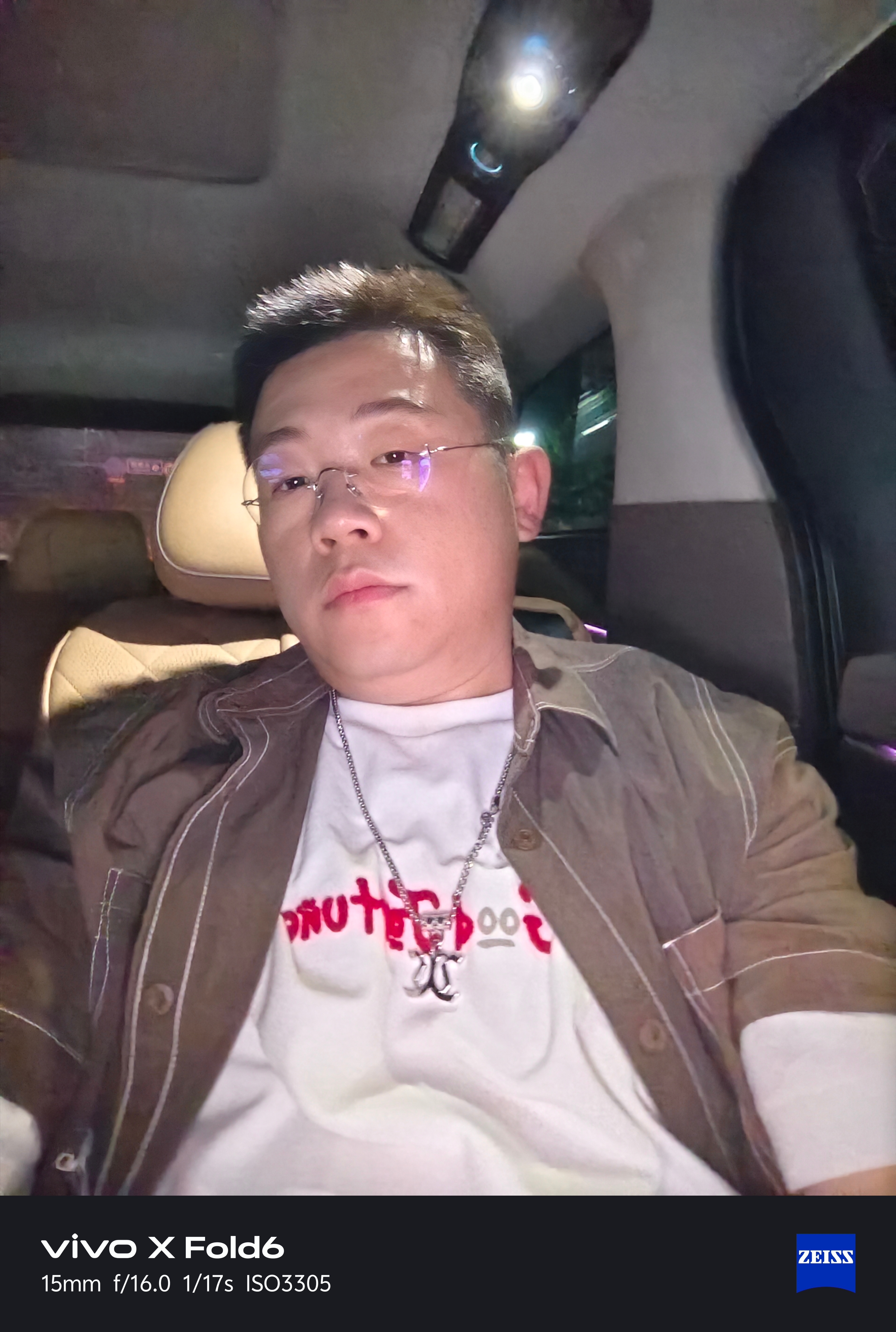 拍了一下午，分享一下今天的OOTD帅吗？ 