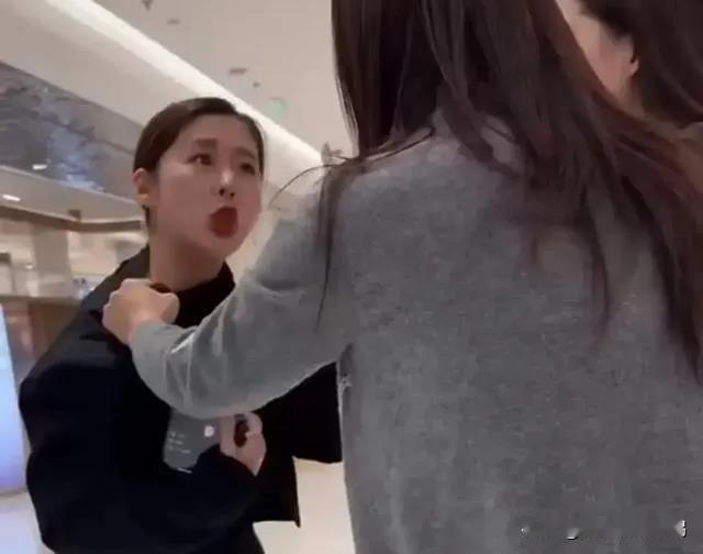 银泰柜姐为什么喊爸爸？

一个“银泰柜姐喊爸爸”的视频在网络上疯传，引发了热议。