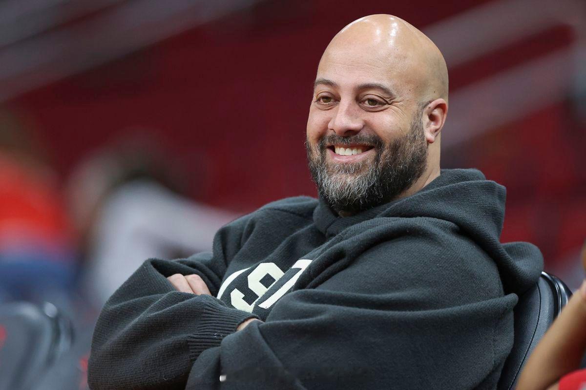 自从拉斐尔·斯通担任总经理以来，火箭队在交易截止日一直保持着相对低调的作风……如