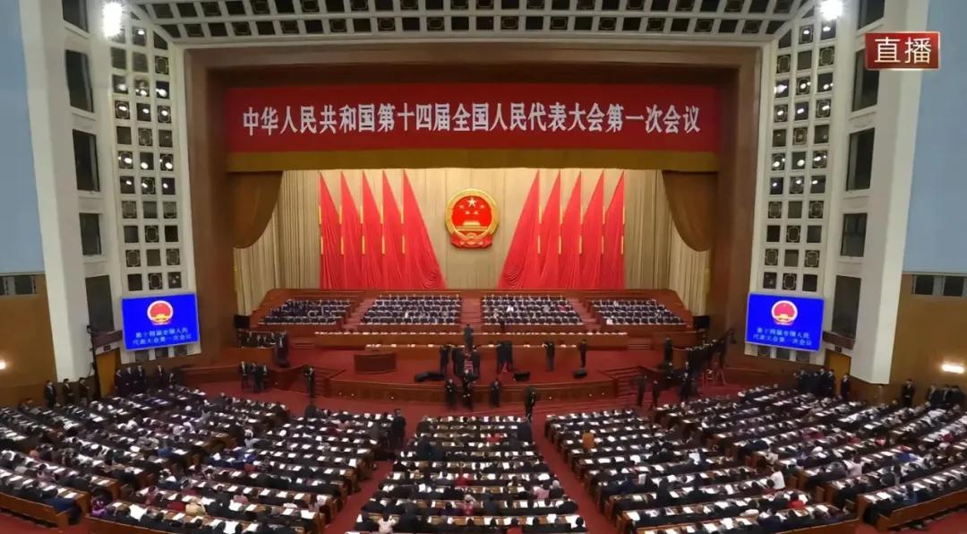 双休制实施30年，为何服务业还在单休？探亲假40年未改，高铁时代还要绿皮节奏？吕