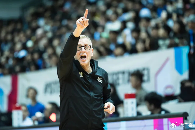 詹卢卡-图西，中国台北男篮主教练。在这个窗口期同韩国队、中国队的两场比赛里展现出