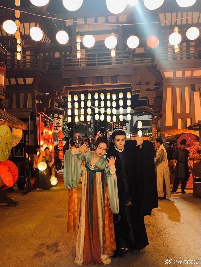 #虞书欣合照的神##虞书欣内娱CP合照的神# 虞书欣在合照领域独树一帜，尤其是与