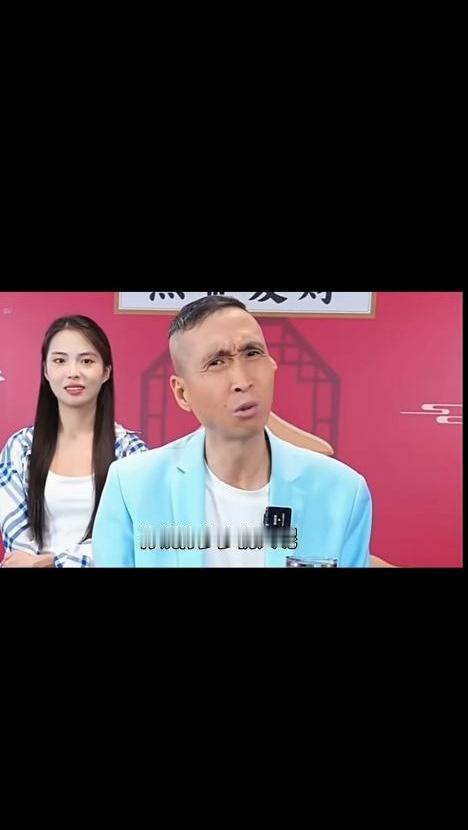 亲爹当众吹儿子“红到导演跪着迎接”，你猜儿子咋接的？一句话，直接把老爹的话稳稳兜