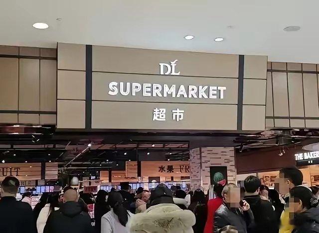 表面上，胖东来现在是共同富裕，但实际上离不开于东来持续15年的铁腕大清洗。没人否