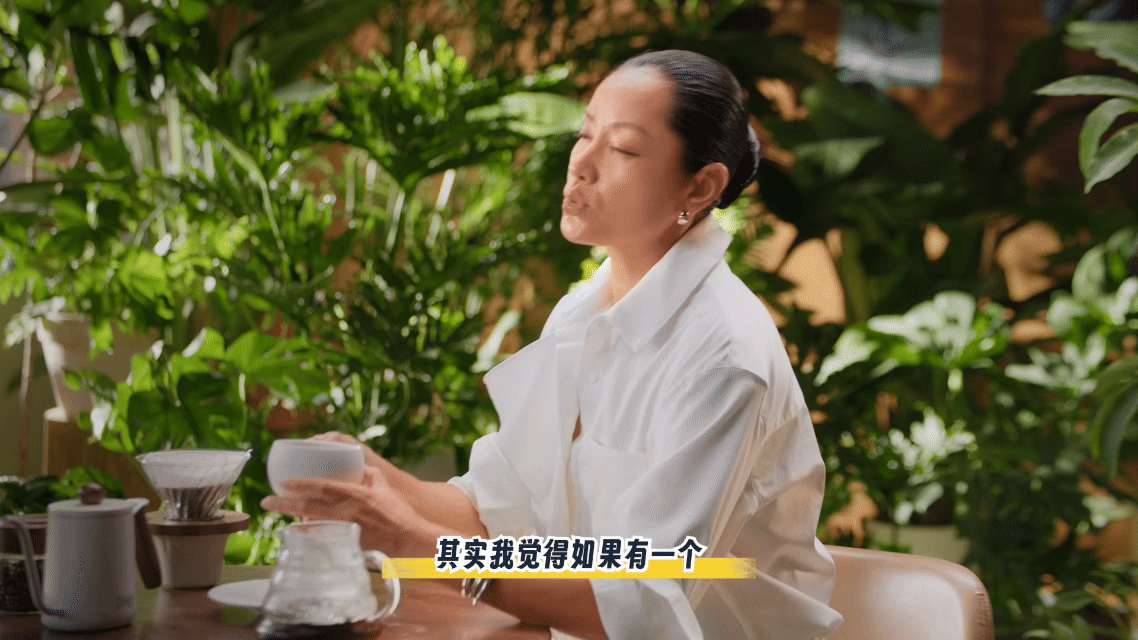 瞿颖 颈部艺人 老辈子艺人说金句就像吃饭一样简单，在采访时调侃自己是颈部艺人，完