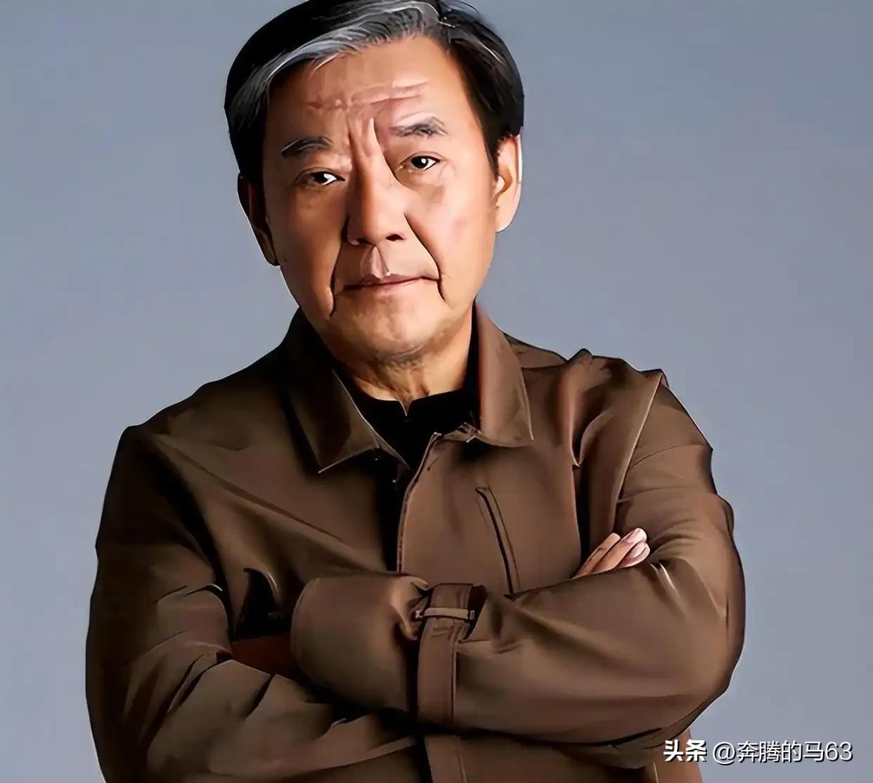 有一年，著名演员李立群担任《中国喜剧星》节目的评委。
 
很多人只看到综艺评委轻