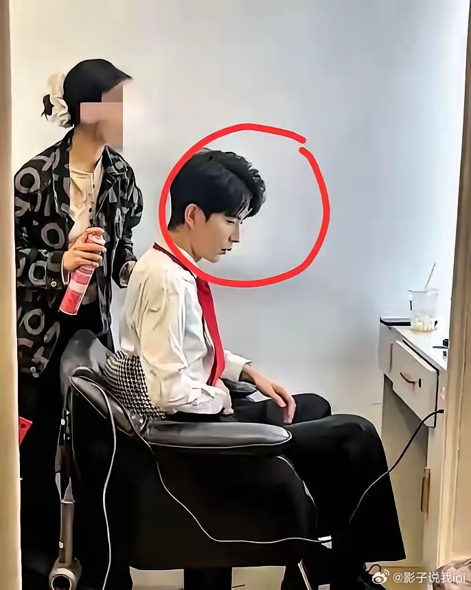 关于 于朦胧更多的照片被爆出来了原来就在之前，于朦胧就有点不对劲了​原来之前，他
