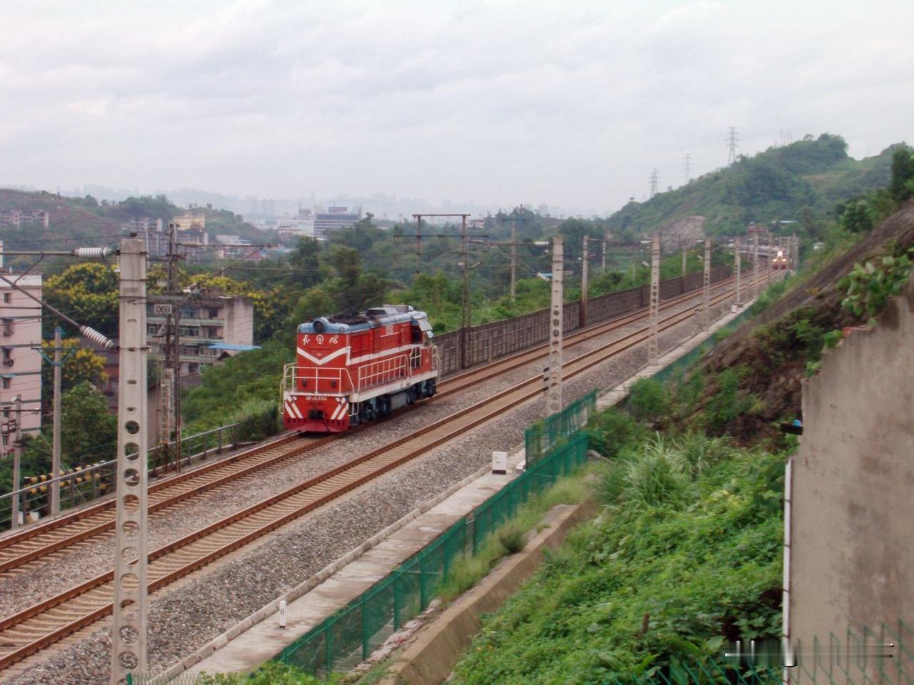 2012年一个雨后的午间，重庆铁路枢纽蔡家站（现在叫三溪口站）与141线路所区间