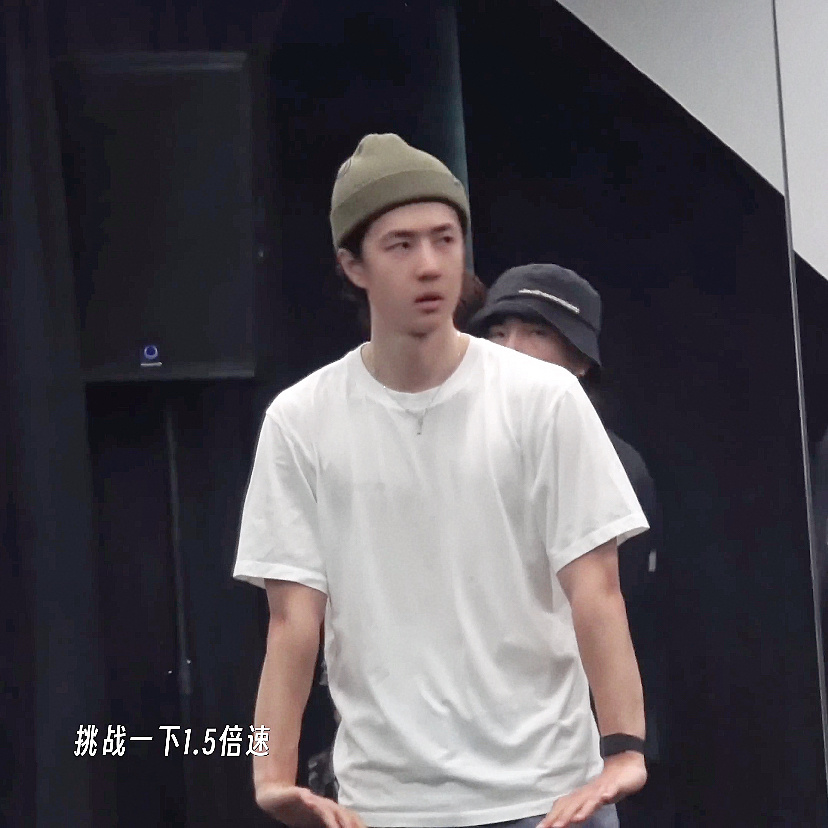 这跟17岁练习室有什么区别 说是嘻哈帮我也信王一博