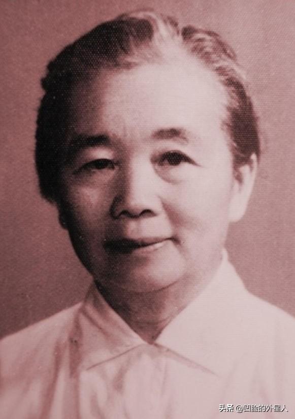 1937年，西路军政治部主任张琴秋被俘，马家军旅长问她：“你是不是张琴秋？”张琴