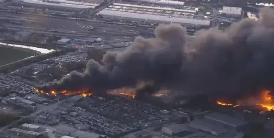 快讯！快讯！。
 
美国联邦航空管理局突然宣布了，将对最新一起美国民用飞机坠毁事