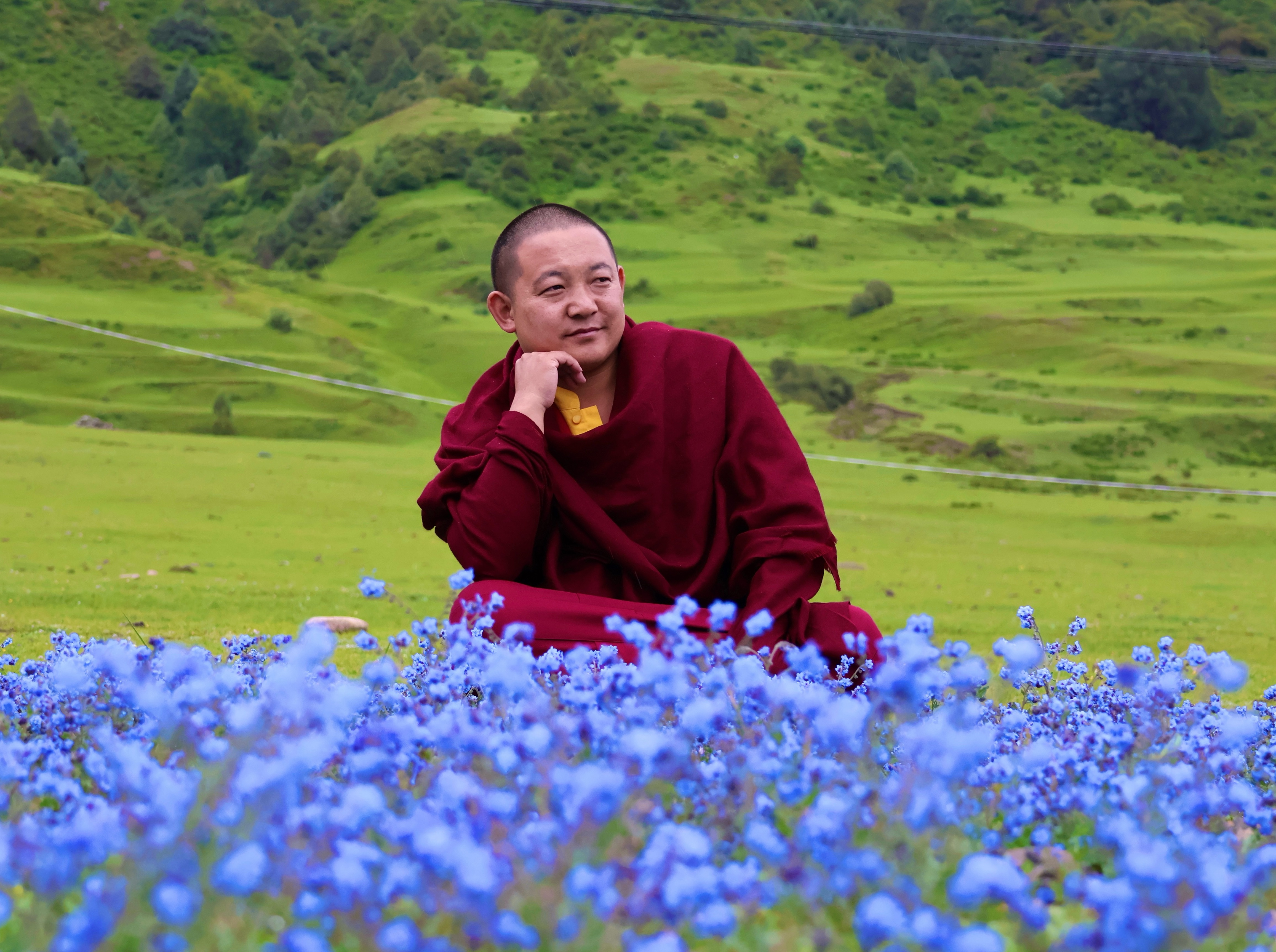 行善，从来不是惊天动地的壮举，而是蕴藏在日常点滴的小事中。看到他人遇到困难，伸手
