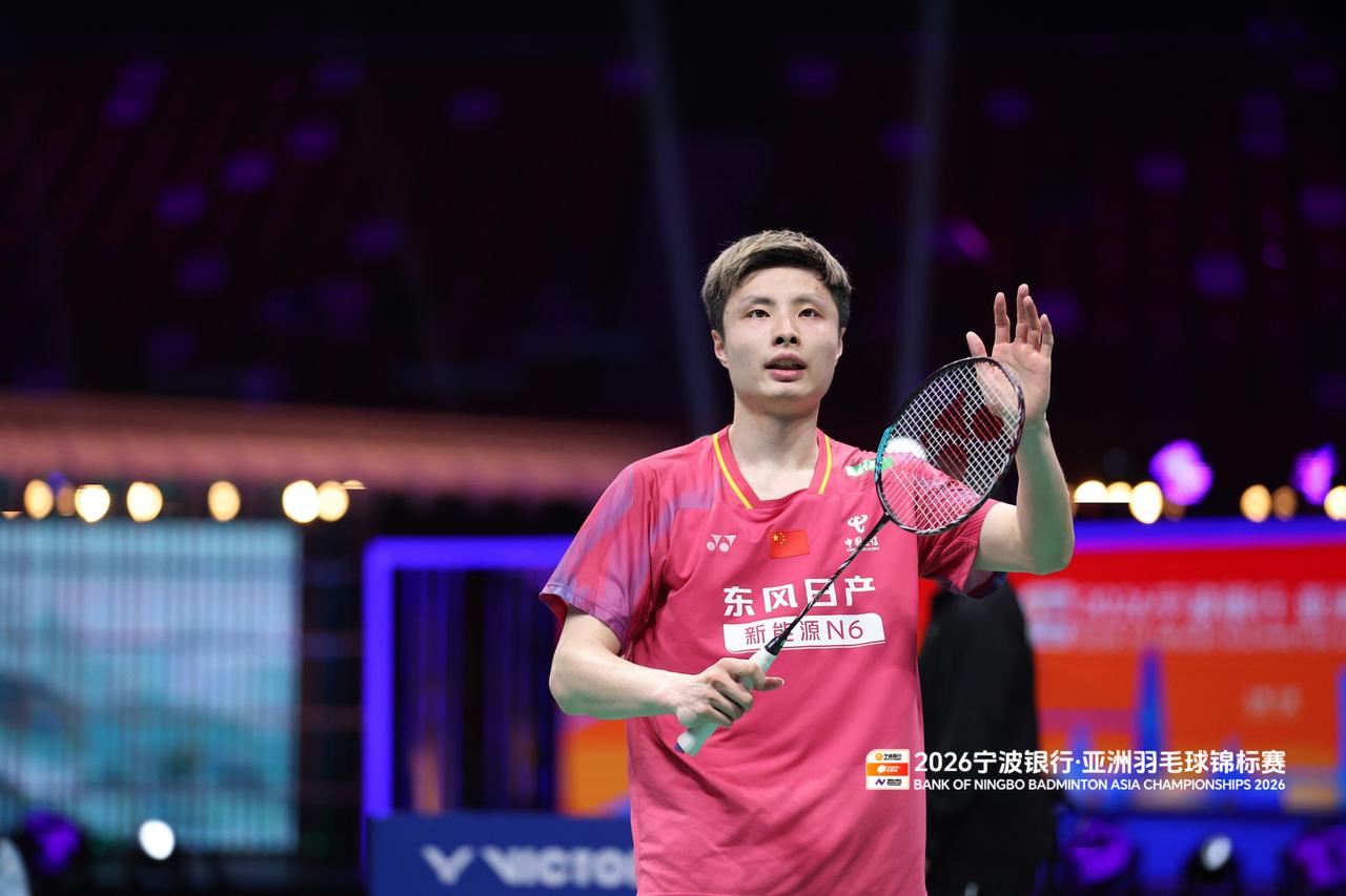 2026年亚洲羽毛球锦标赛男单半决赛，石宇奇延续火热状态，以21-9、21-13