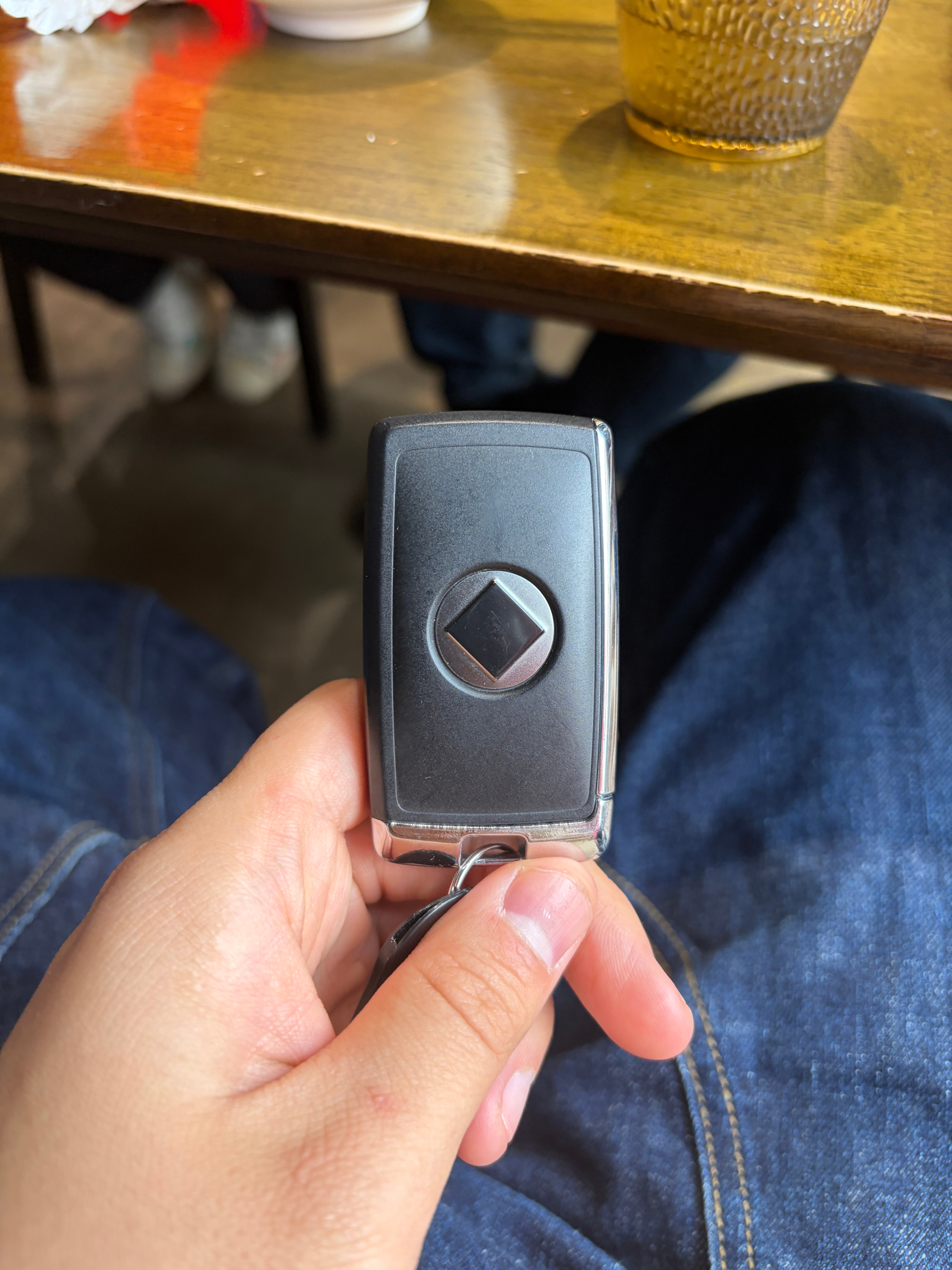 卫士OCTA还是太低调了车钥匙没路虎标，换成了OCTA钻石标连豆包AI都不认识以