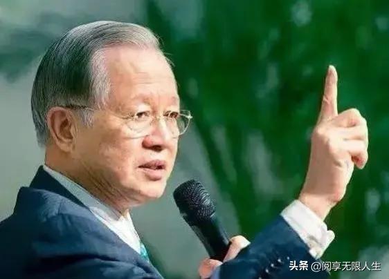 曾仕强教授说：
“女人千万不要给自己买太多衣服，太多鞋子，更不要攒衣服。衣服太多