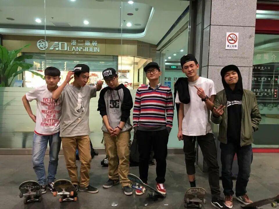 刀脚晒出老照片！原来这么瘦啊！！ 