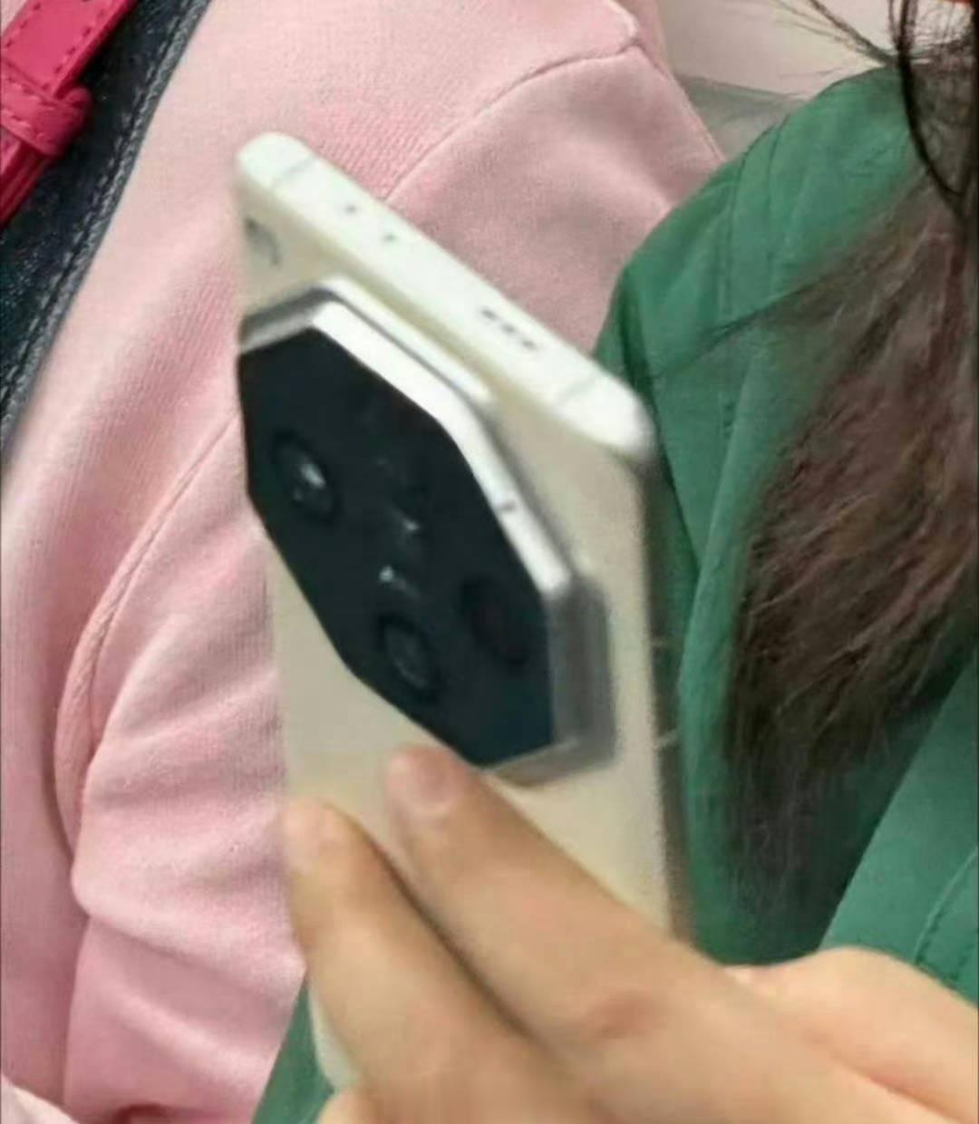 来自投稿，这是哪家工程机被拍到了？[哆啦A梦吃惊]