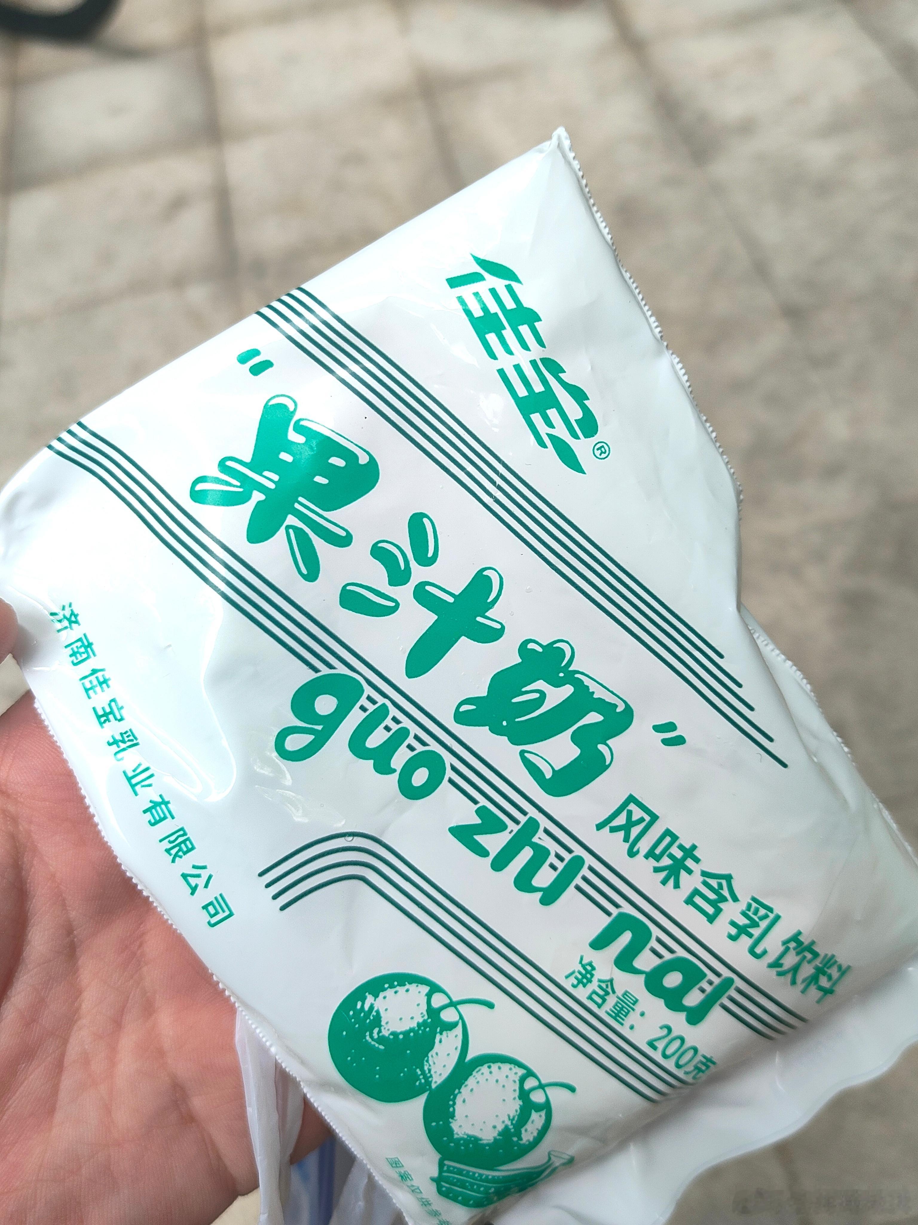 再也不听大姨的推销了。以为是果汁味的 结果就是五毛钱老冰棍化了的味道