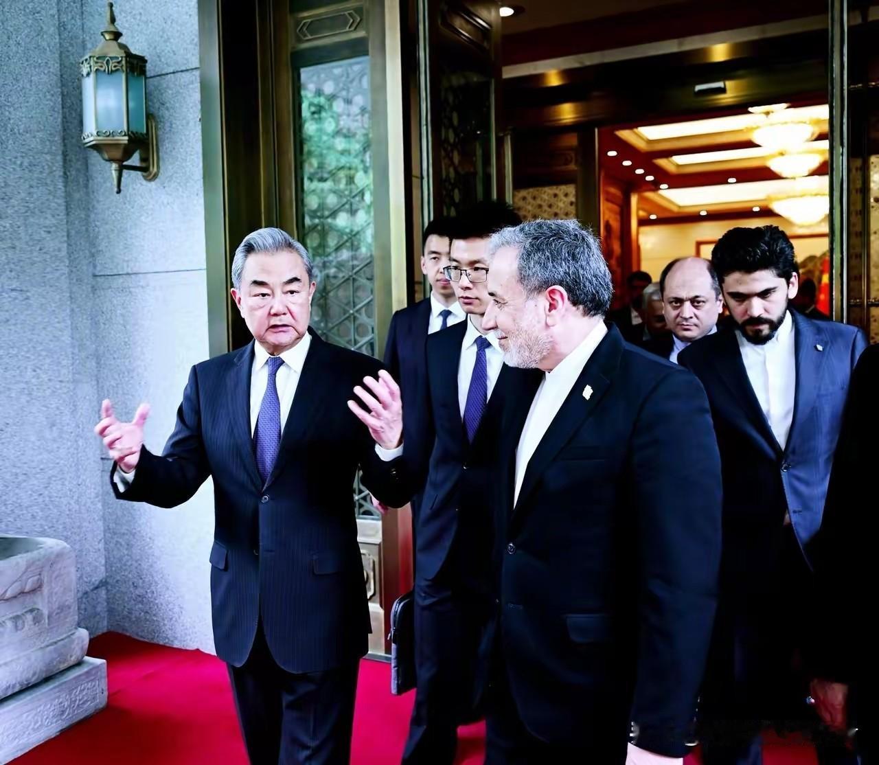 中国和伊朗谈妥了
5月6日，中国外交部长王毅在北京同伊朗外长阿拉格齐举行会谈。