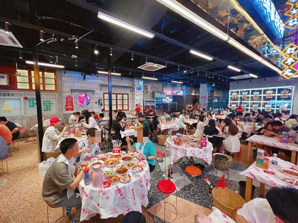 “酒后吐真言”的说法，源于酒能充当人与人之间的感情催化剂。在我国，酒文化历史悠久