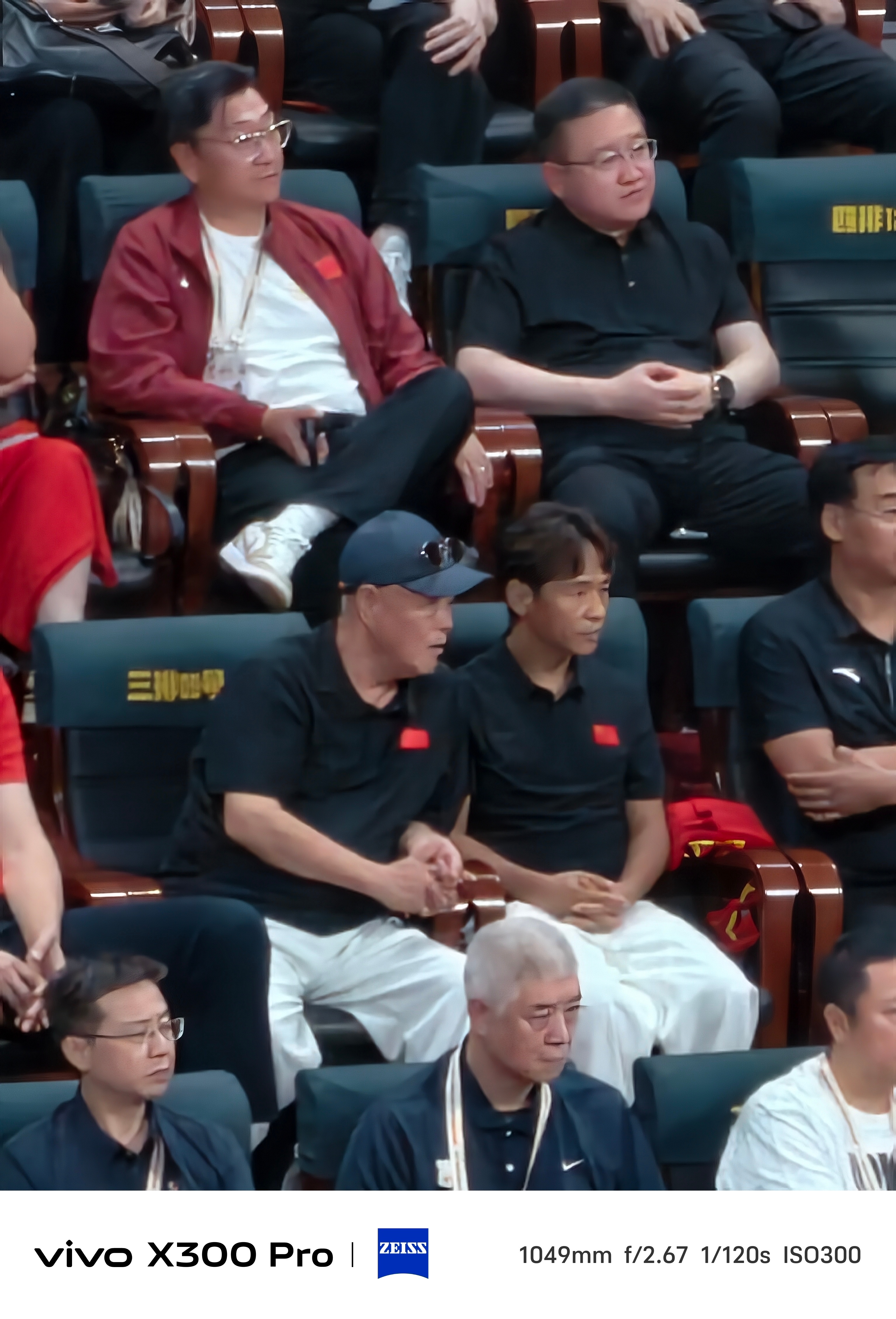 现场看见赵本山和宋小宝还有王治郅了！！ 中国男篮vs日本男篮 沈阳