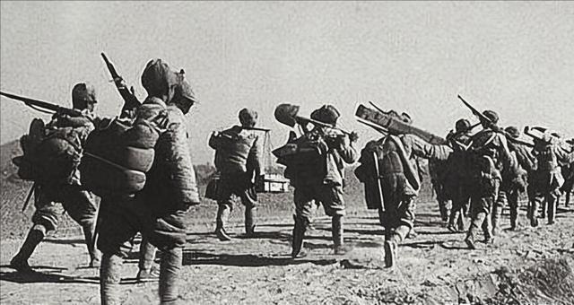 万毅将军这辈子都忘不了1948年秋天的那几张电报纸。当他急匆匆赶回第五纵队指挥部