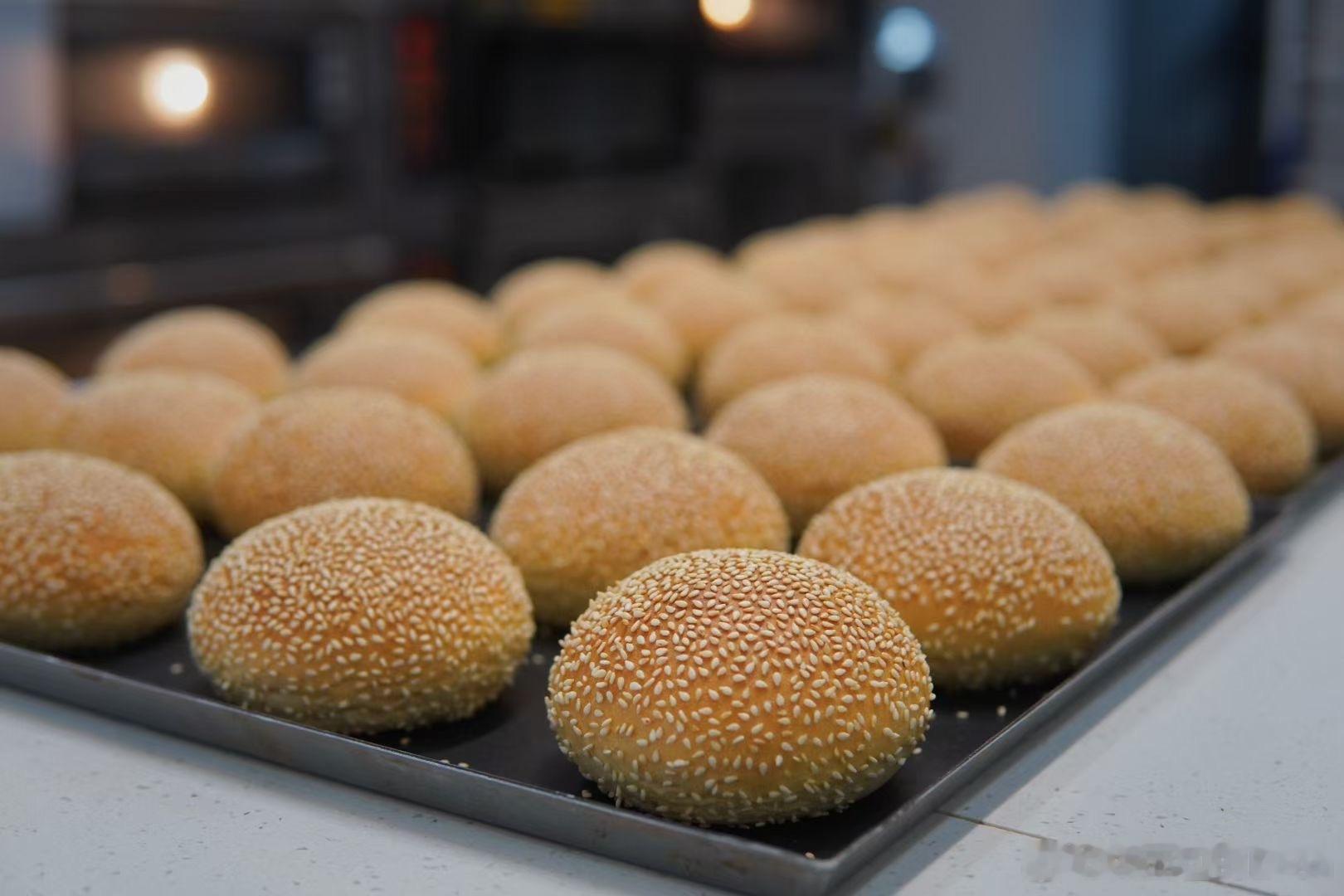 今年第一次开团，手工大汉堡胚来啦🍔，顺丰包邮，承包你一周的早餐，上班上学省时省