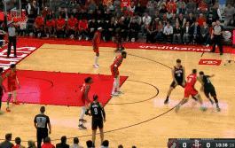 火箭四位首发“群殴”状元！
北京时间1月25日，火箭与开拓者首节战罢31-30领