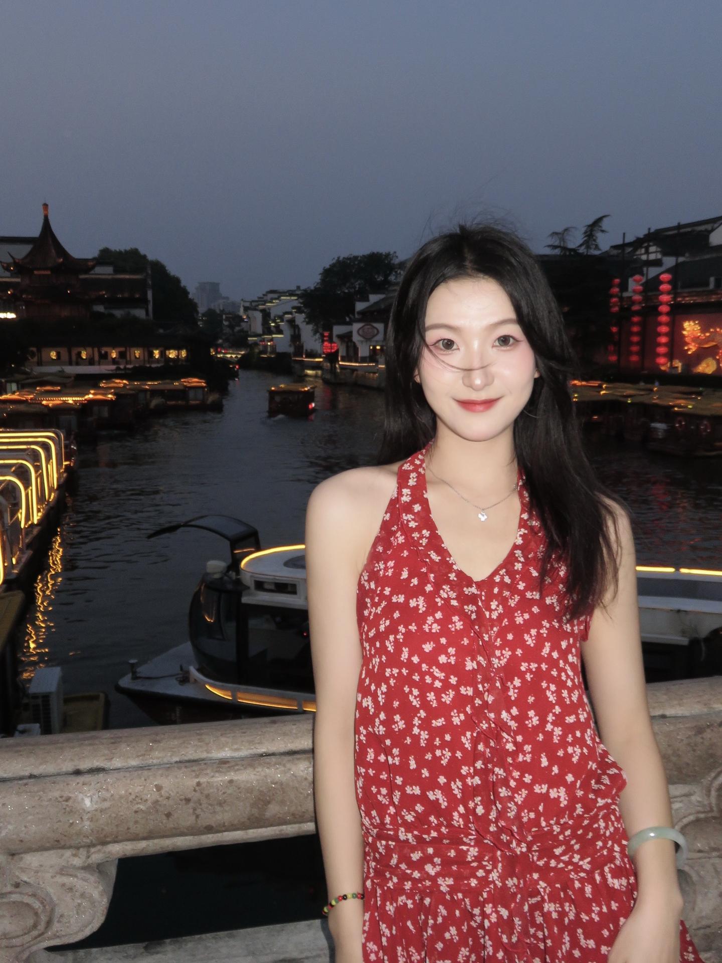 我不爱无聊人间 只偏爱你眉眼