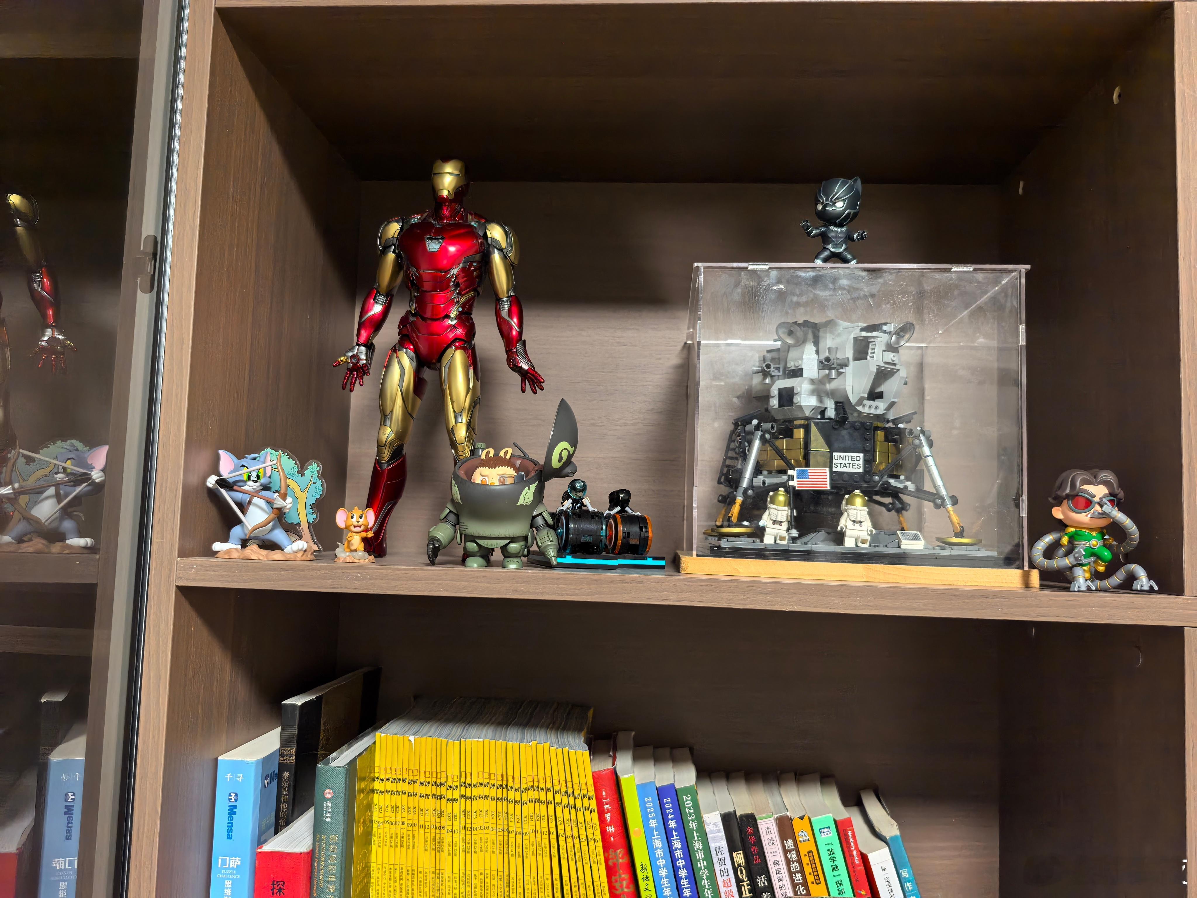 网上开盲盒摇一摇的攻略很多。类似于顶格摇不动、左右比较空、明显比较重这种。小小夜