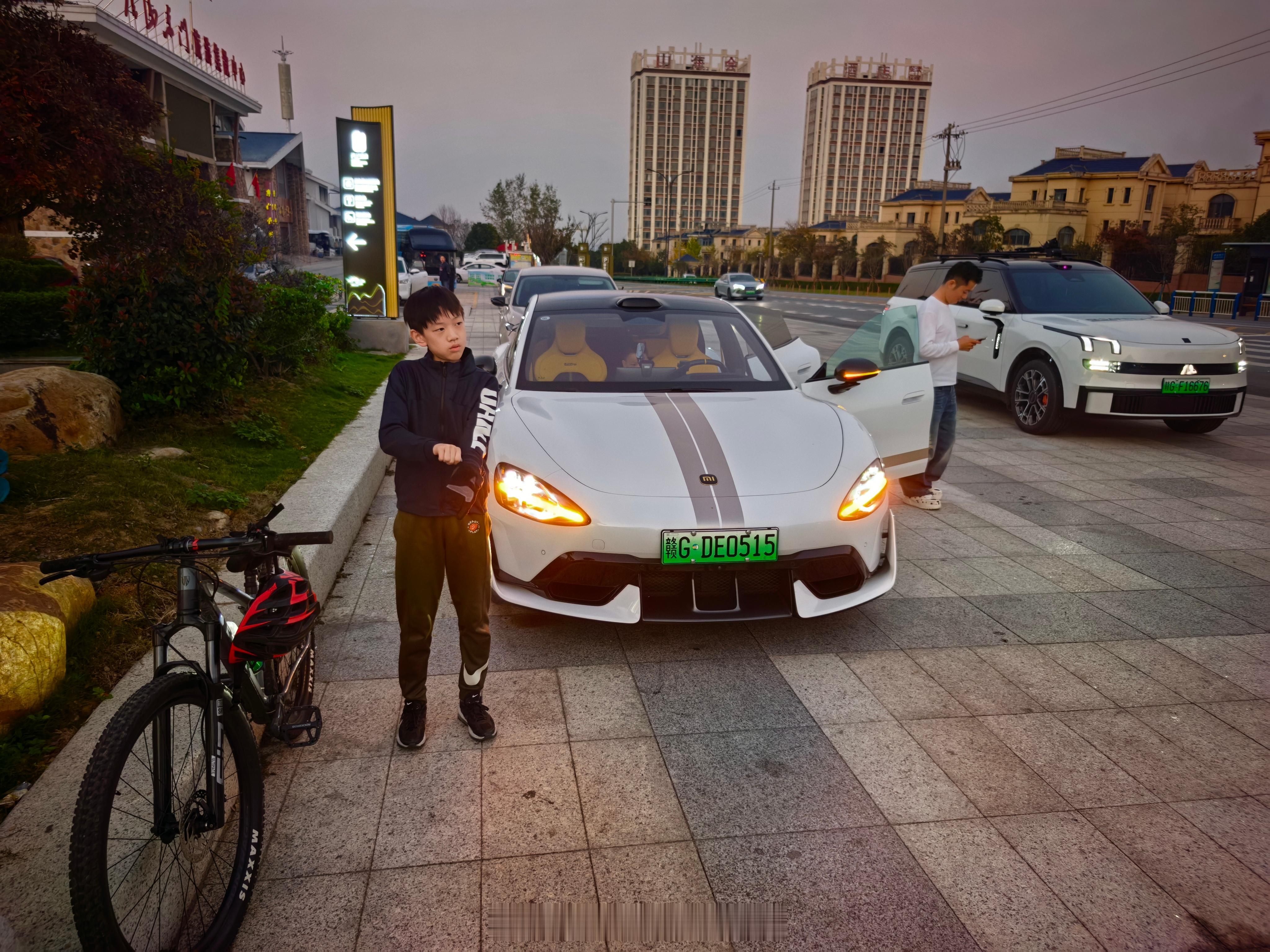 已骑行70+km，还有14km到目的地，小伙子强的可怕！