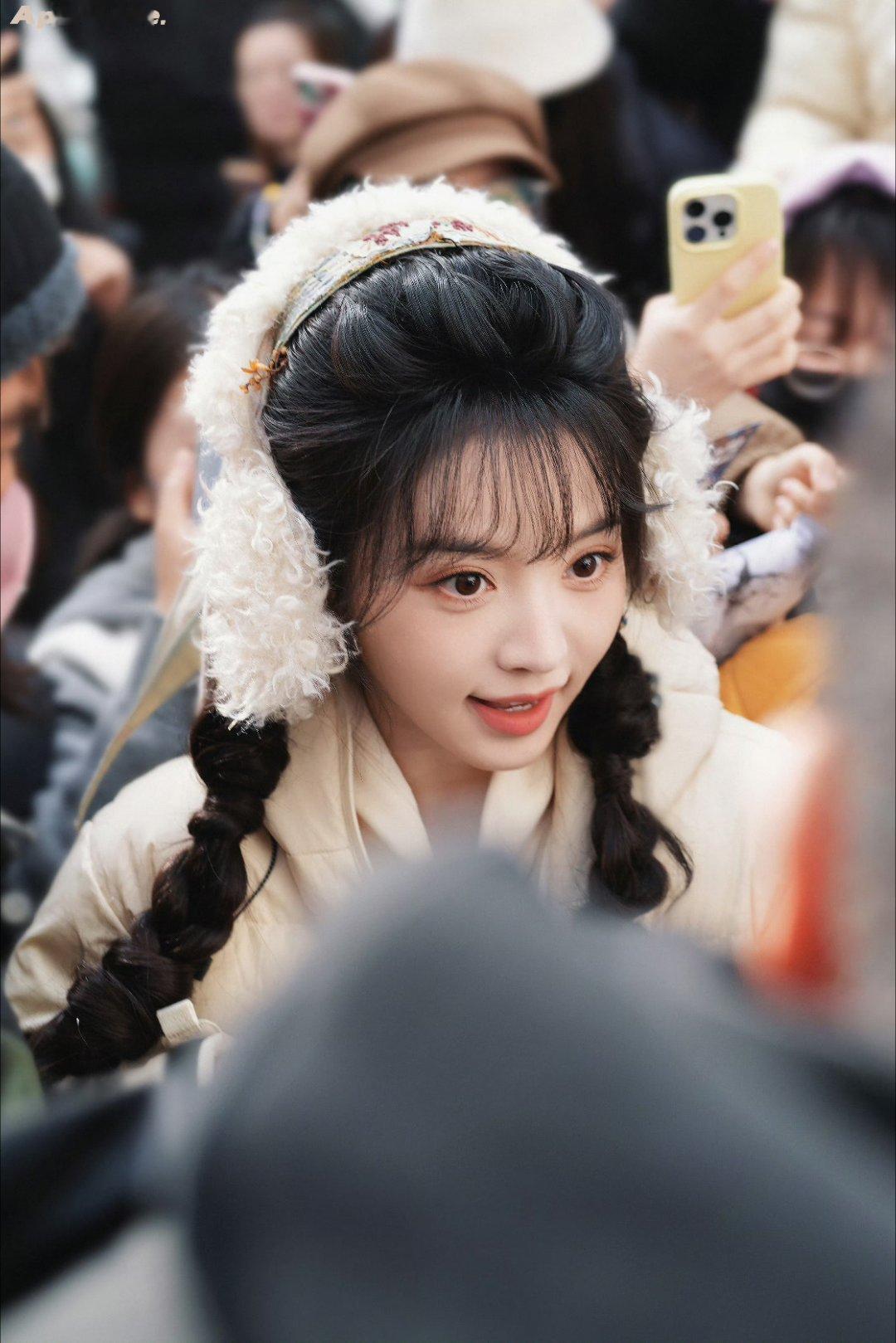 田曦薇牧羊少女 田曦薇毛绒耳罩真的好好看啊  