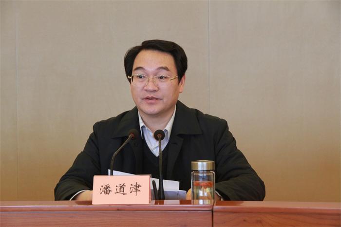 64岁的潘道津，卸任3年后被查。作为盐城本土成长起来的正厅级干部，潘道津深耕盐城