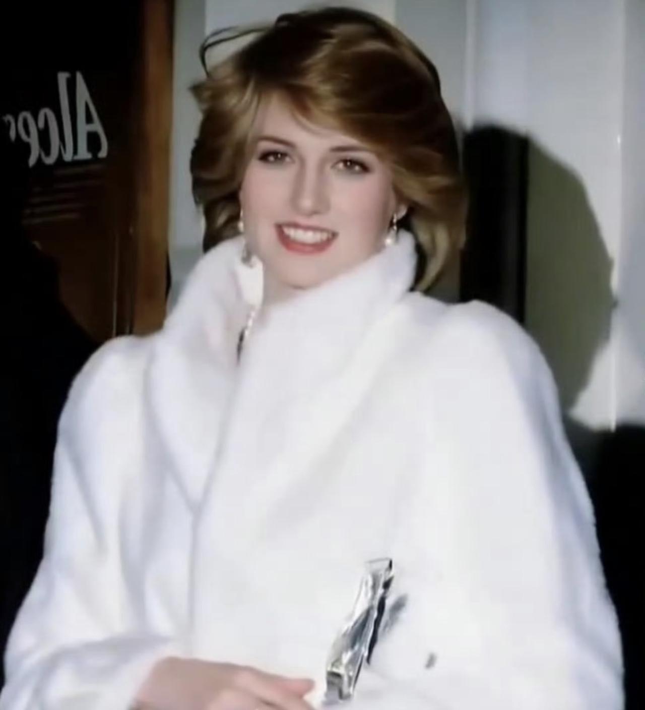 我的天呀！黛安娜王菲美成这个样子啊？！一时词穷了，美若天仙，芳华绝代……统统都不