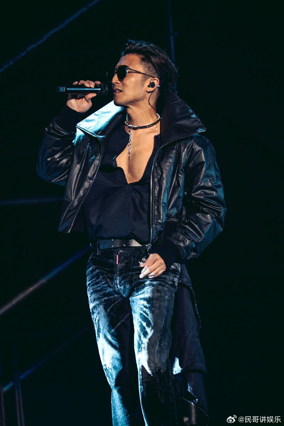 谢霆锋深圳演唱会排面被深圳演唱会上的谢霆锋钓成翘嘴了 谢霆锋深圳演唱会真的没白来
