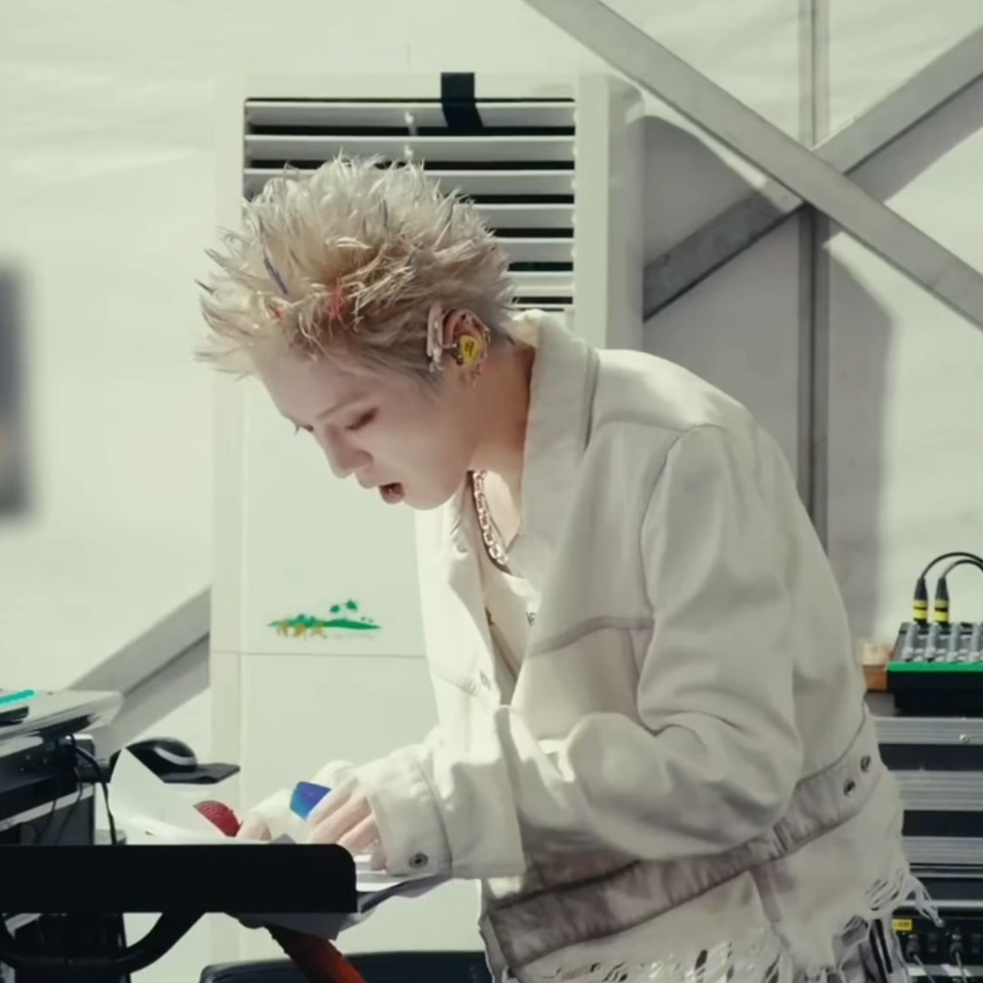 这里在干嘛哈哈哈哈哈突然懵了 