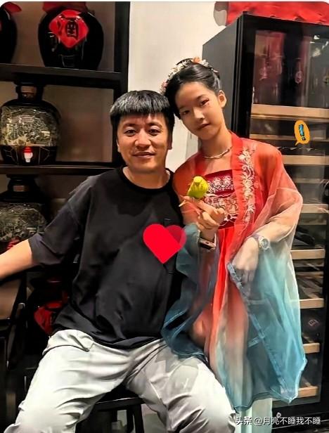 张雪峰走了！

他最牵挂的不是事业，而是他的女儿，11岁的张姩菡。

张雪峰给