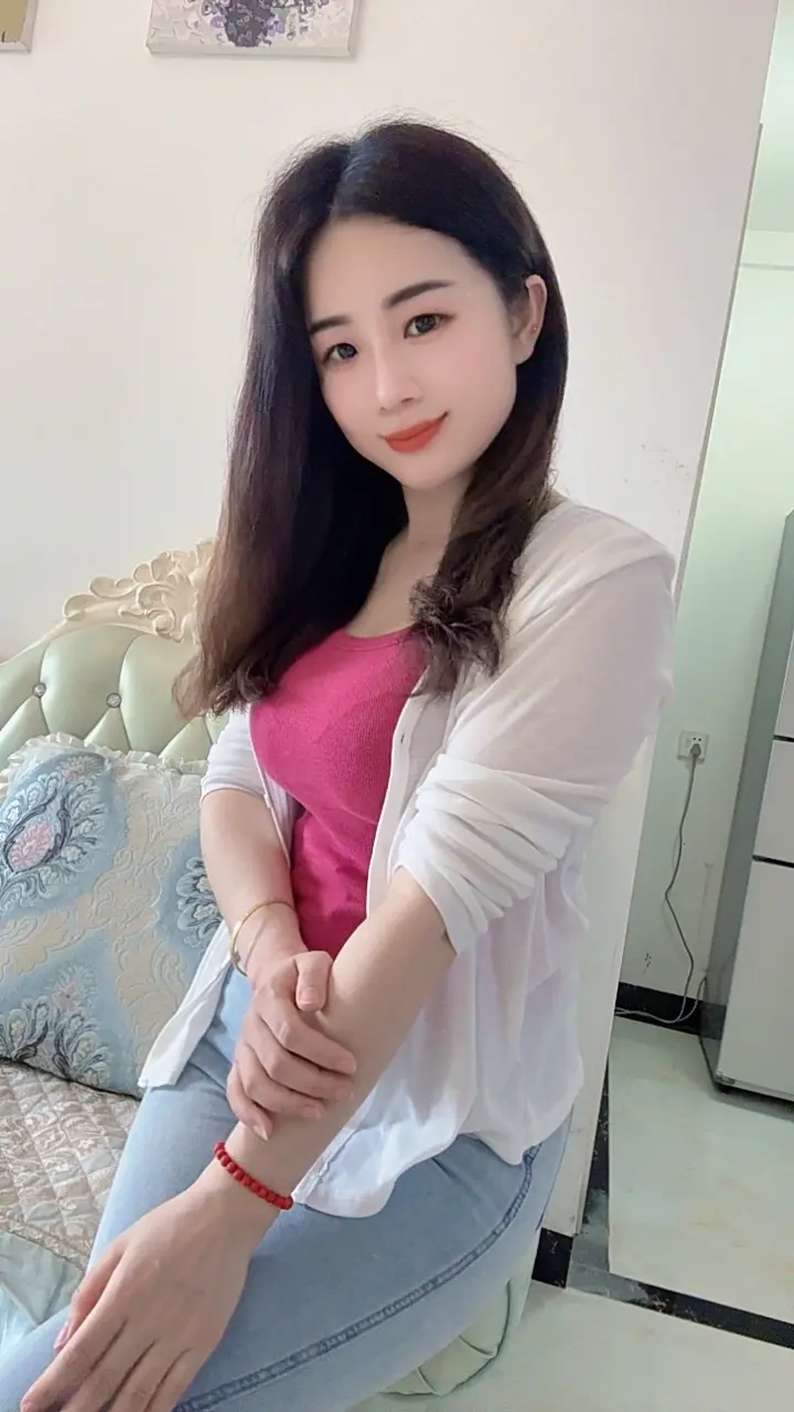 我敢爱敢恨，却不敢说想你，越是否认，越说已忘记，可我真的想你，特别是夜...