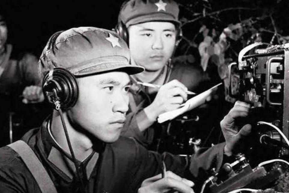 1930年，国军电报员被俘以为死定了，红军却许诺月薪80大洋，从此战场上多了一双